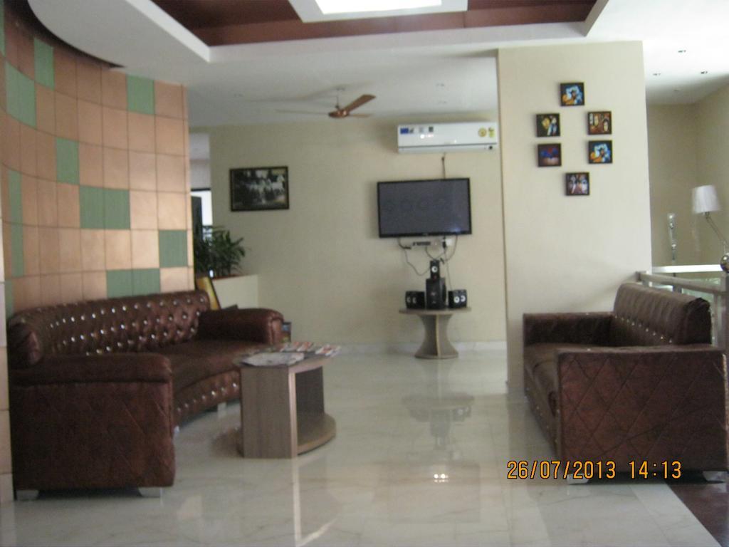 The Royal Court Hotell Nainital Eksteriør bilde