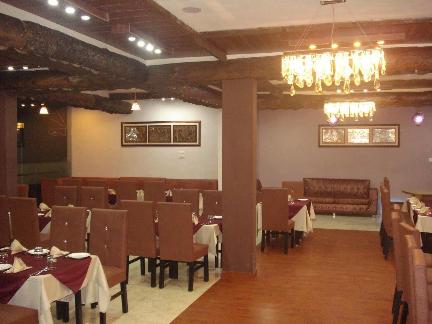 The Royal Court Hotell Nainital Eksteriør bilde